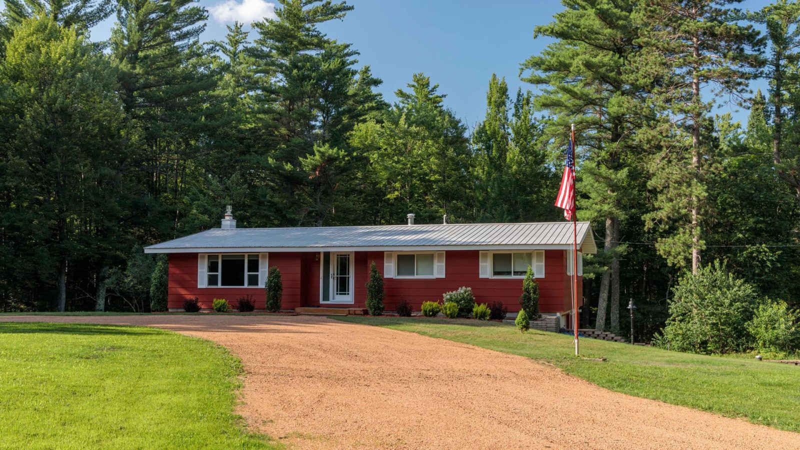 Red pine lodge vacation home